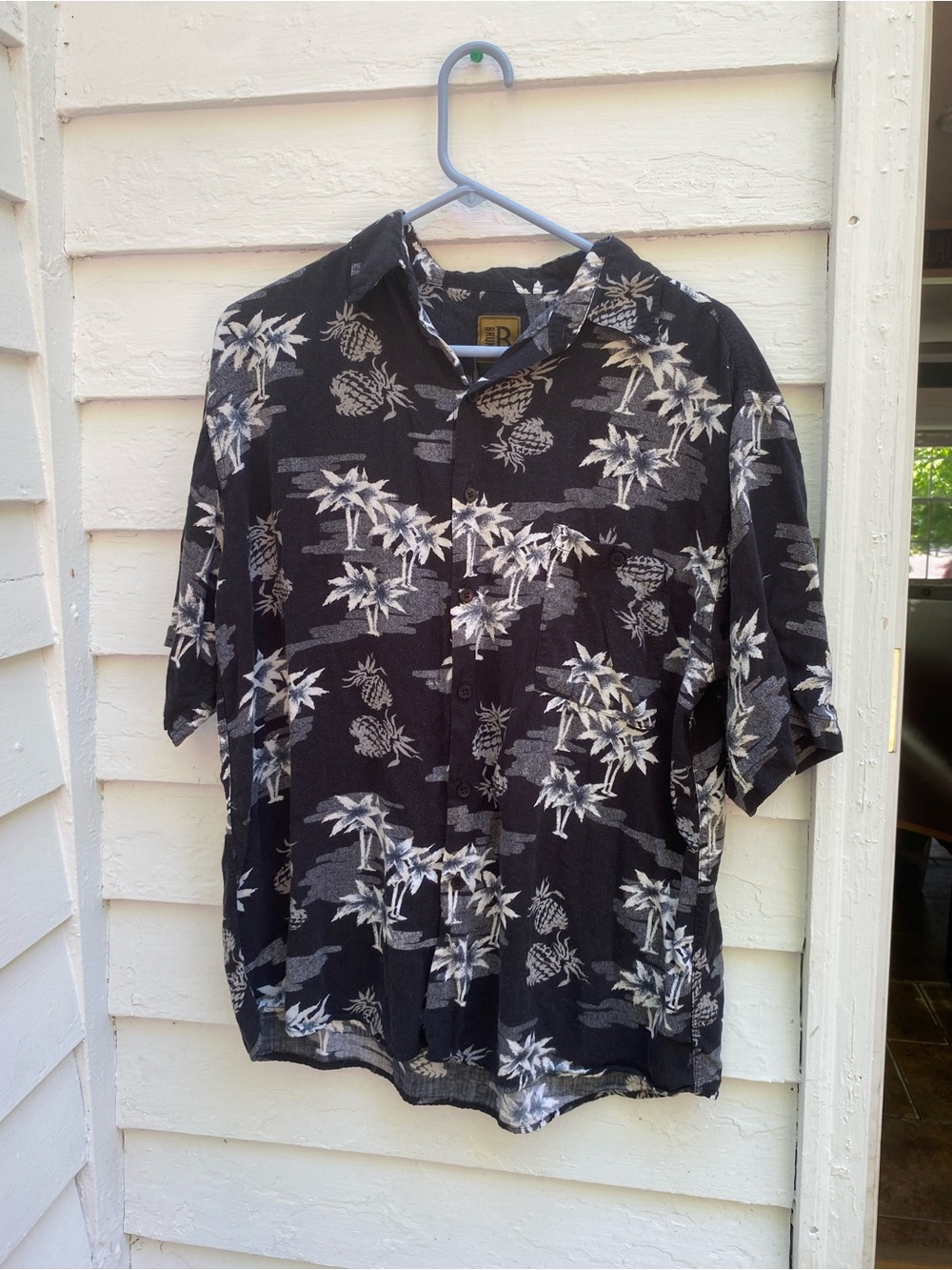 VTG Bruno Men's Black Tropical Print Short-Sleeve 100% Rayon Button Down Shirt